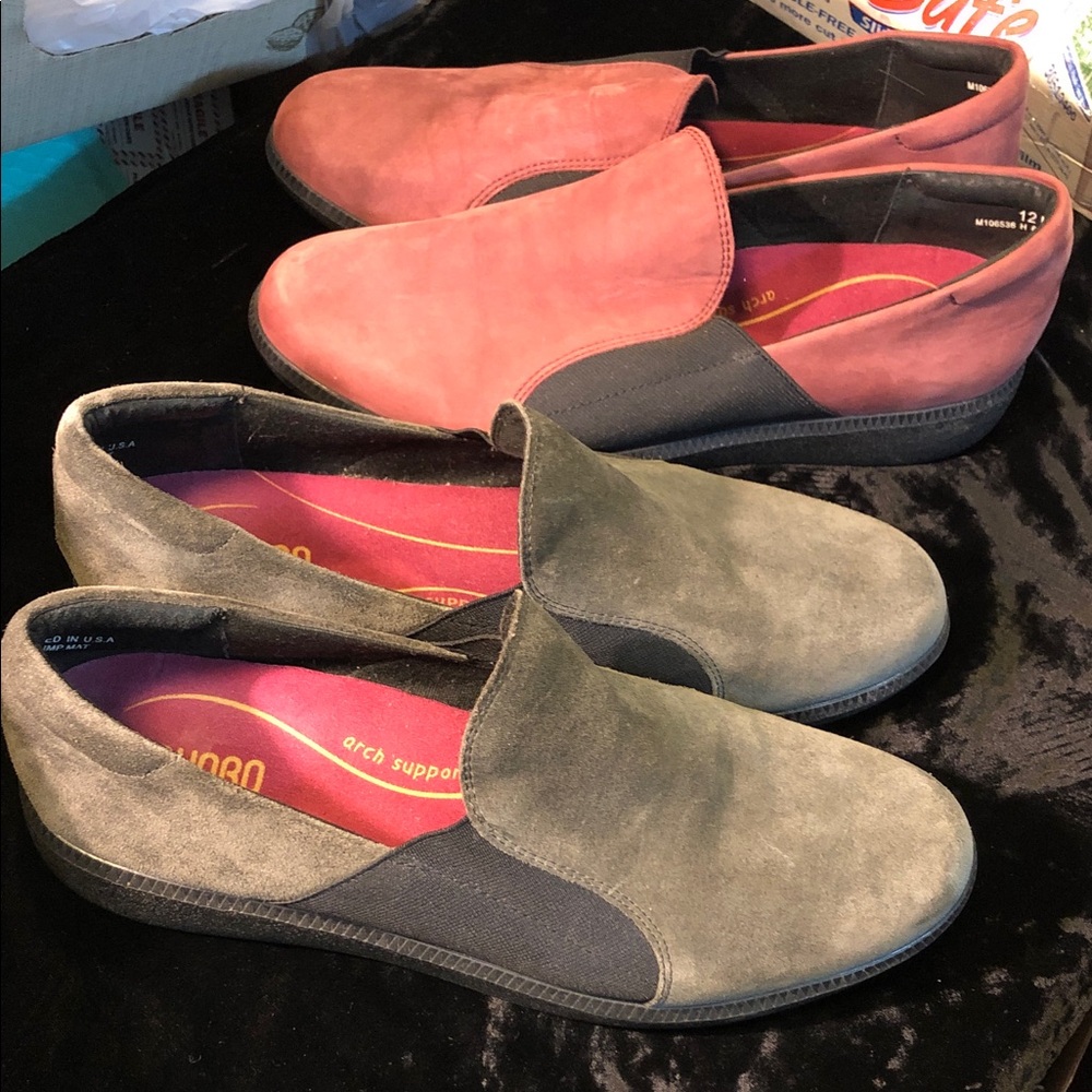 Munro Womens Wedge Sneakers 2pair.  Suede 12m